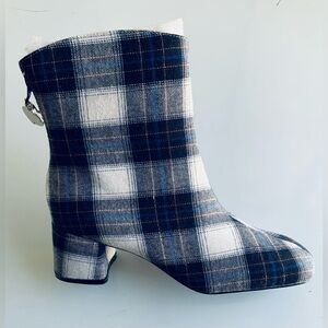 Penny Kenny women’s Tuck White Plaid Ankle Boots